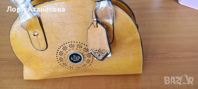 Чанта от висококачествена еко кожа в цвят горчица, с удължаваща се дръжка.