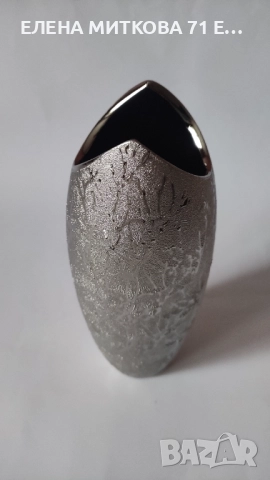 Керамична ваза със сребриста релефна декорация, снимка 2 - Вази - 52586437