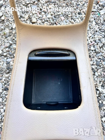 Подлакътник Кожен заден за Мерцедес CLS. W219. 2007г, снимка 3 - Части - 53171697