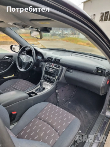Mercedes-Benz C180 Kompresor, снимка 16 - Автомобили и джипове - 54031115