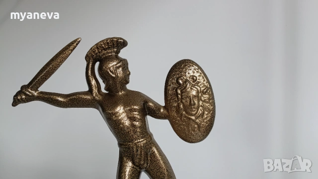 Колекционерска , гръцка статуетка от метал на спартанският цар Леонид с меч и щит с Медуза. , снимка 2 - Статуетки - 54208065