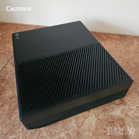 XBOX ONE 1TB + Kinect камера, 2 джойстика, 2 игри PS4 PS5 PlayStation, снимка 10 - Xbox конзоли - 52389402