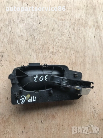 Дръжка за предна лява врата вътрешна за Peugeot 307 2.0 Hdi (2003) 9643604577, снимка 2 - Части - 53617022