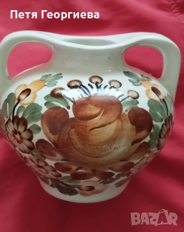 Порцеланова ваза тип амфора