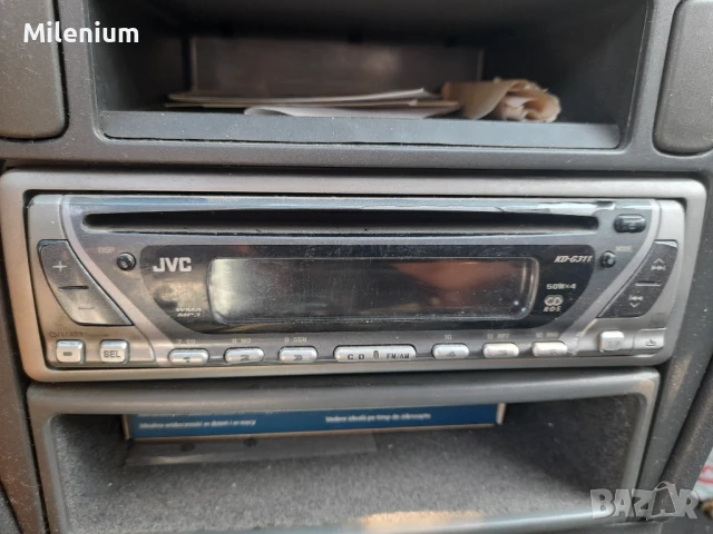 Радиокасетофон за кола JVC