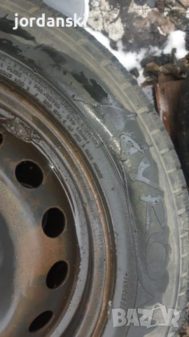 Зимни гуми Syron - 175/65/14-два броя, снимка 2 - Гуми и джанти - 53445161