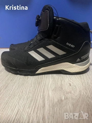 Оригинални боти Adidas terrex, снимка 2 - Детски боти и ботуши - 53696580