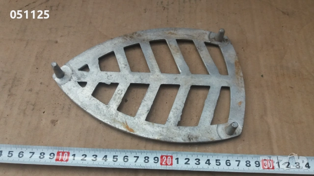 стара поставка за ютия - метална , снимка 5 - Антикварни и старинни предмети - 53160646