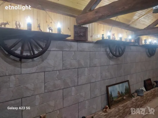 Рафт лампи с автентични реставрирани колела от каруца с ръчно изработени дървени чашки , снимка 4 - Лампи за стена - 49968895