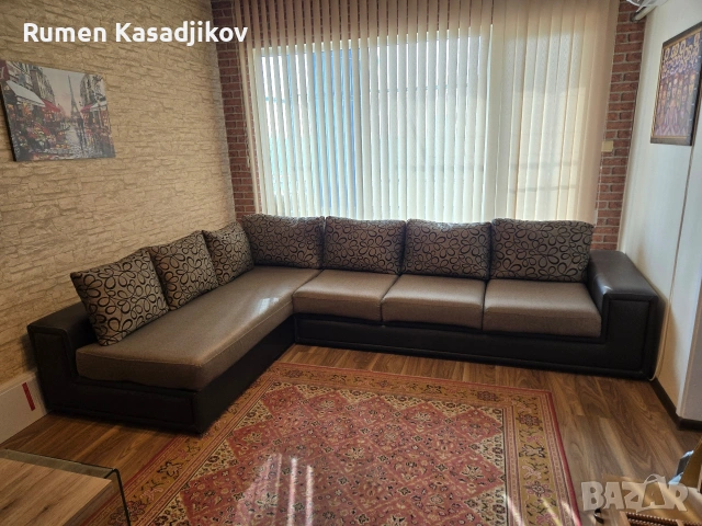масивни дивани корпус естествена кожа и възглавници от текстил 