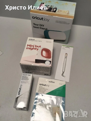 Режещ плотер Cricut Joy с Cricut EasyPress Mini и аксесоари НОВА, снимка 3 - Принтери, копири, скенери - 53616141