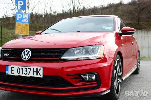 VW Jetta GLI 2018 г 211 кс DSG мъртва точка Park Assist CarPlay Android Auto, снимка 2 - Автомобили и джипове - 53575286