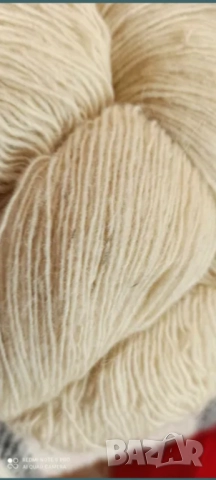 Бяла вълнена прежда , снимка 1 - Други стоки за дома - 52597300
