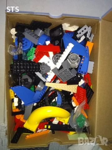 Кутия с оригинални лего части 