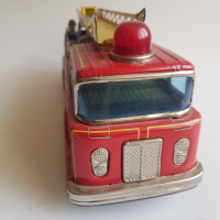 Стара японска тенекиена играчка Пожарен камион., снимка 2 - Колекции - 45036874
