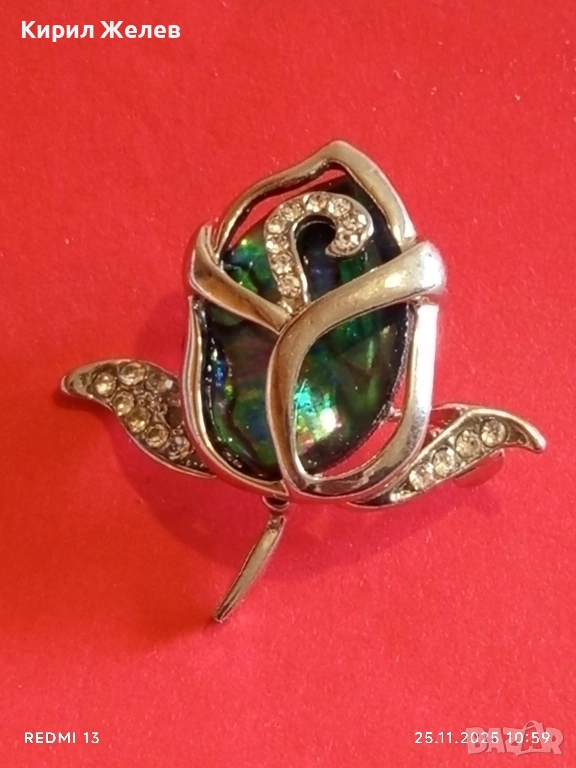 БРОШКА ЗЕЛЕНО ЦВЕТЕ ИНКРУСТАЦИЯ от СЕДЕФ и КРИСТАЛИ ЛУКС ПОДНЕСЕН АРИСТОКРАТИЧНО 52225, снимка 1