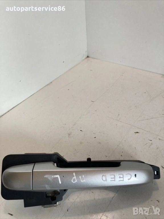 Външна дръжка за предна лява врата сребриста за KIA Ceed 1.6 CRDi (2008), снимка 1