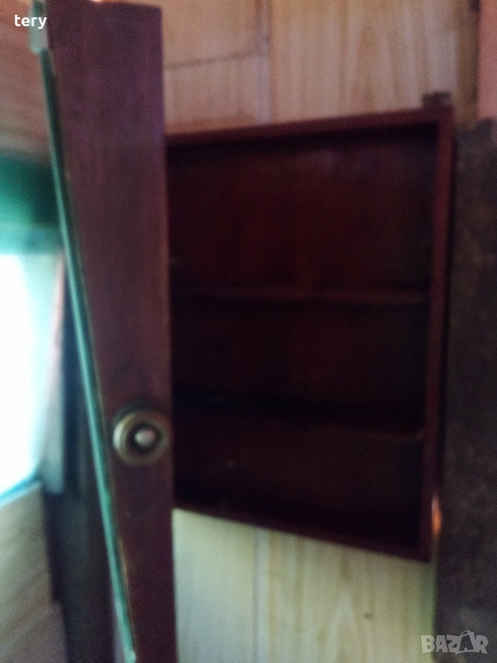 Продавам старинен шкаф Варна Център , снимка 1