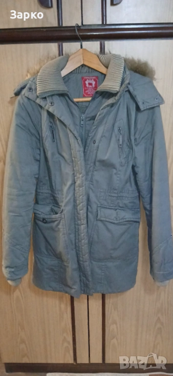 Продавам топло зимно женско яке с качулка. Запазено., снимка 1