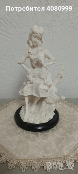 Стауя, клей, мисля "Момиче с агънце", снимка 1