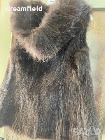 Сезонна цена-Елек естествен косъм с голяма качулка, снимка 2 - Елеци - 52018985