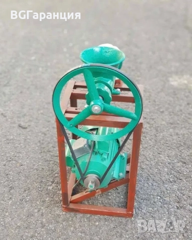 Нова Качествена месомелачка с електромотор 1,5 KW, снимка 3 - Месомелачки - 52025676