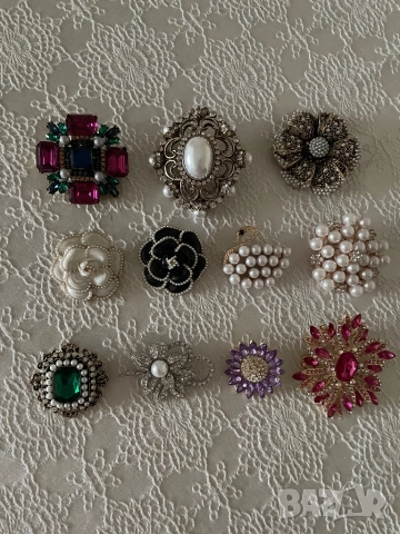 Нови красиви брошки на цени до 10 лв