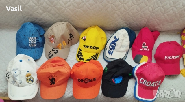 Шапки на много отбори, снимка 2 - Фен артикули - 50197349