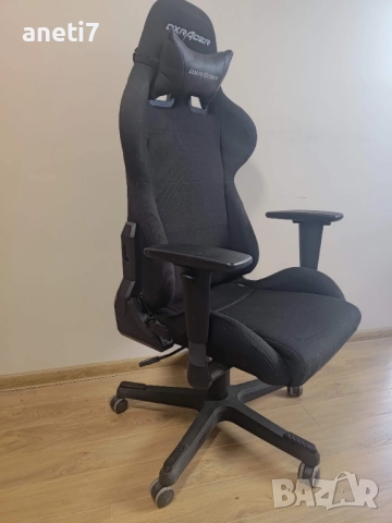 Геймърски стол DXRacer отлично работещи механизми и здрав черен текстил