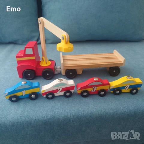 Дървен автовоз с магнитни колички Melissa and Doug, снимка 2 - Коли, камиони, мотори, писти - 50582521
