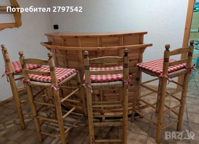 Дървен бар плот със столове 