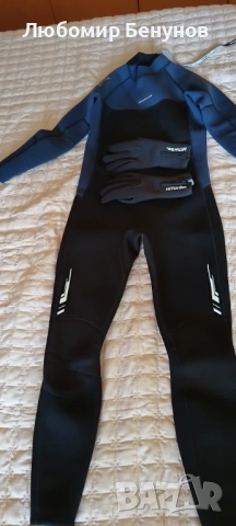 Продавам неопренов костюм