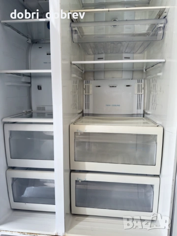 Двукрилен хладилник с фризер и вграден дисенсър за вода и лед Samsung, снимка 5 - Хладилници - 53924636