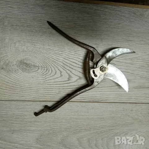 Лозарска ножица над сто години