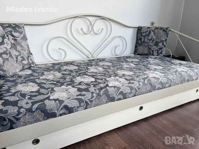 Продавам единично легло с матрак 90/200 и място за съхранение