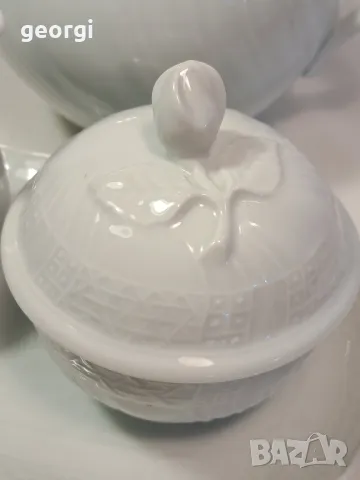 немски порцеланов чайник с поднос, захарница и латиера Hutschenreuther "Dresden" 

7/2, снимка 2 - Сервизи - 49778480