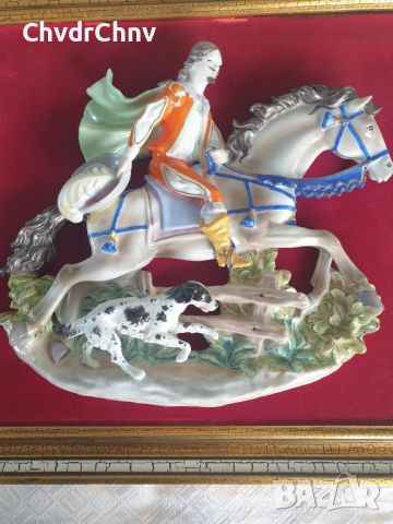 Чифт рамкирани порцеланови фигури (мъж и жена на коне), снимка 2 - Антикварни и старинни предмети - 46479631