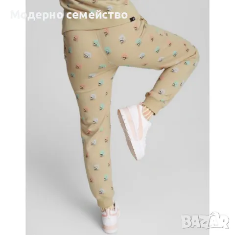 Дамско спортно долнище PUMA Brand Love All Over Print Regular Fit Sweatpants Beige, снимка 1 - Спортни екипи - 46943146