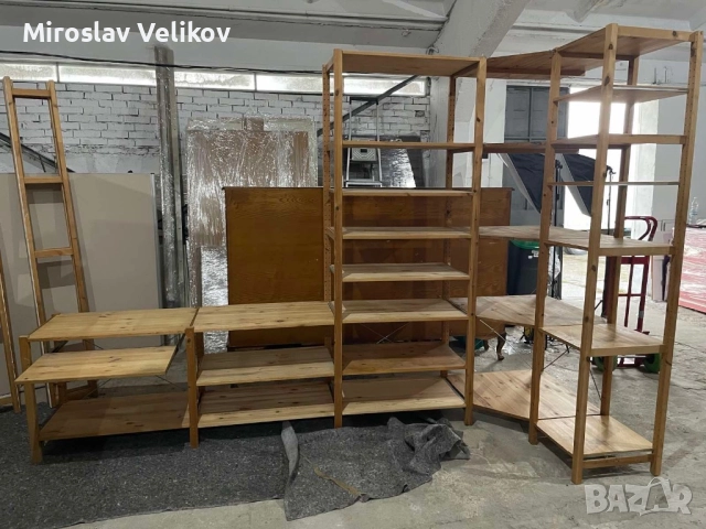 Дървен регал Икея в много добро състояние 