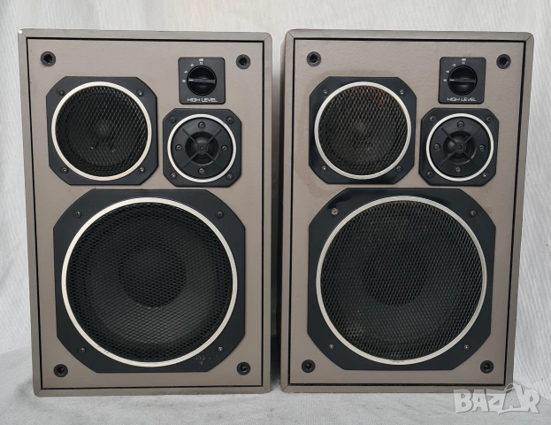 Немски трилентови тонколони Universum