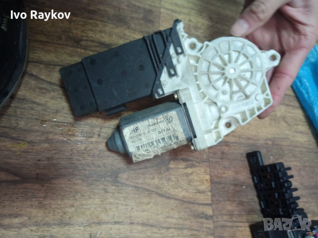 Машинка ел стъкло предна дясна 1C1959802A за VW Golf IV