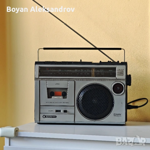 SANYO M2429FZ – винтидж радио‑касетофон, 1982г., снимка 2 - Радиокасетофони, транзистори - 53647879