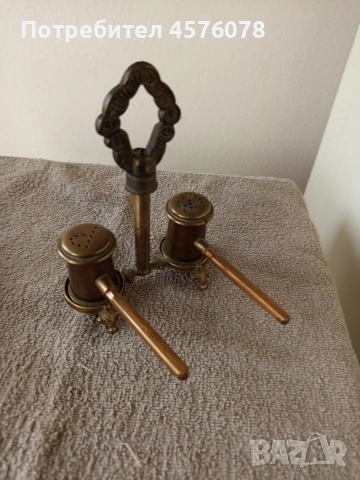 старинен комплект от бронз за подправки и посребрена купа за масло