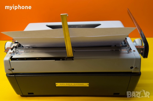 Пишеща Машина Olympia Monica  Клавиатура Qwertz Латиница Топ Състояние Обслужена 1969 година !, снимка 5 - Антикварни и старинни предмети - 52398268