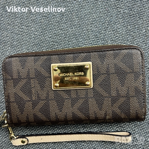Оригинално Michael Kors Signature Logo Zip Around Портмоне