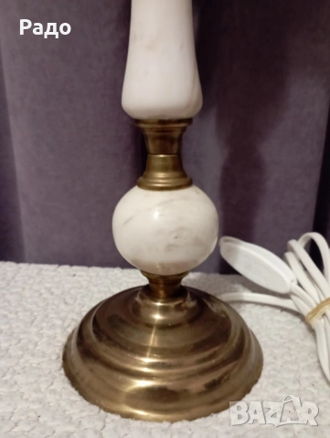 Комплект от две мраморни лампи с бели стъклени абажури, снимка 3 - Настолни лампи - 52772220