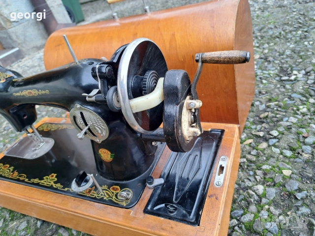 Руска шевна машина , снимка 2 - Шевни машини - 52677973