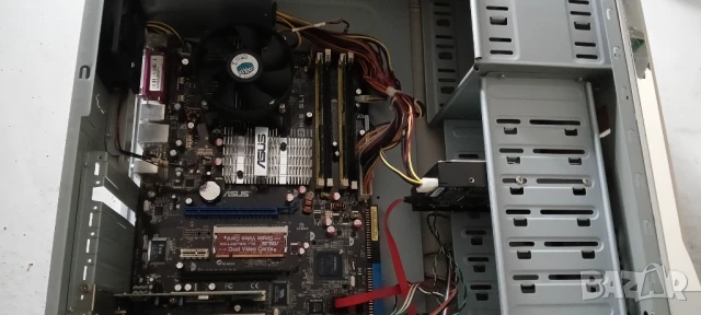 Стар компютър с Intel Pentium 4, снимка 3 - Работни компютри - 51427887