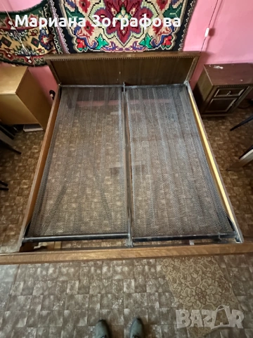 Масивна спалня, Китеник, Родоп. одеяло, Трапезна маса и столове, Сервиз за кафе, Телевизор SAMSUNG, снимка 8 - Други стоки за дома - 47595842