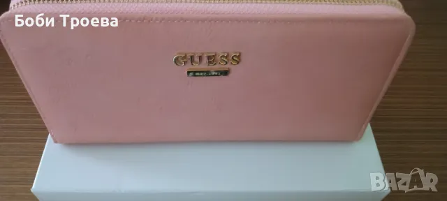 Голямо портмоне от Guess, изработено от еко кожа
